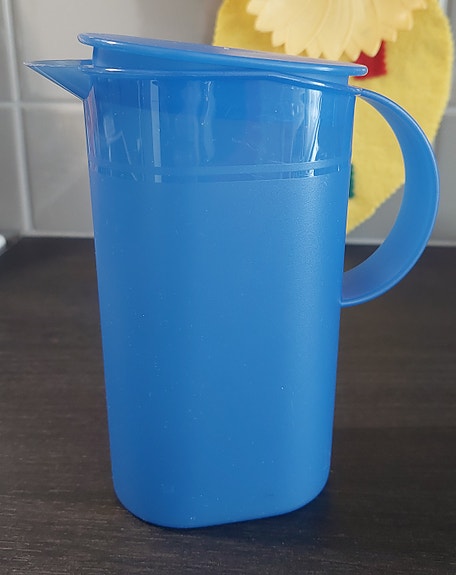 Tupperwaren pieni kannu