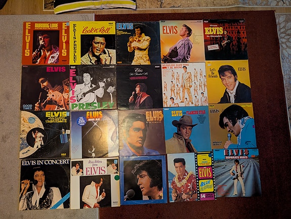 Elvis Presley LP levykokoelma 23 kpl + 4 tuplalevyä + muistolevy