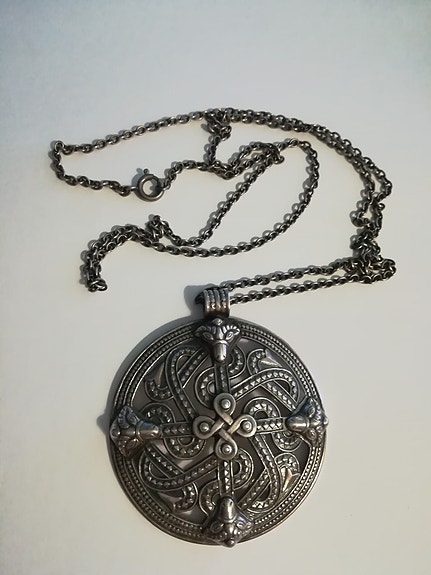 Kalevala hopeinen kaulakoru