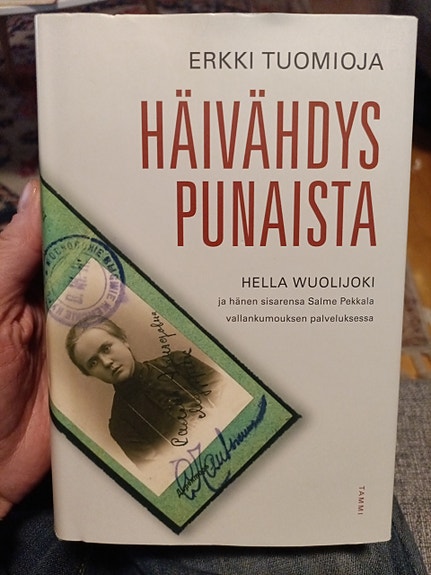 Erkki Tuomioja -  Häivähdys punaista kirja