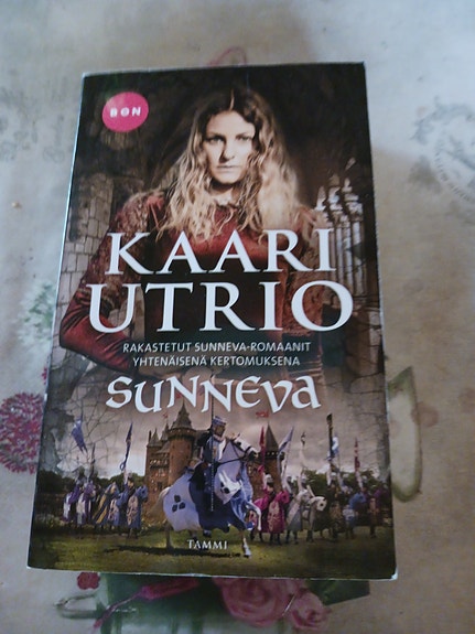 Kaari Utrio Sunneva romaani pokkari