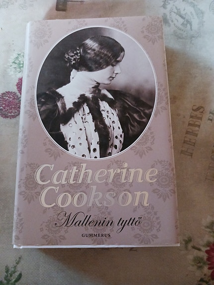 Catherine Cookson Mallenin tyttö kovakantinen kirja