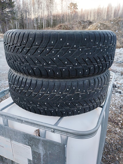 Nastarenkaat 235/65R17