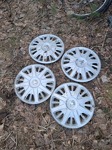 Peugeot alkuperäiset pölykapselit 14"