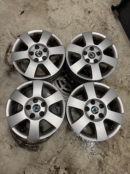 Skoda octavia 15” 5x112 alkuperäiset alumiinivanteet