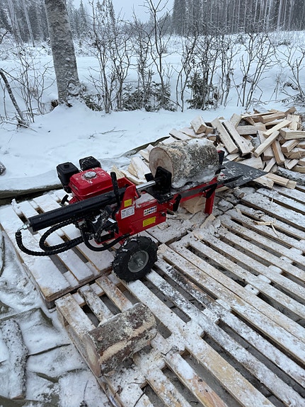 Vuokrataan Polttomoottorikäyttöinen pikahalkomakone