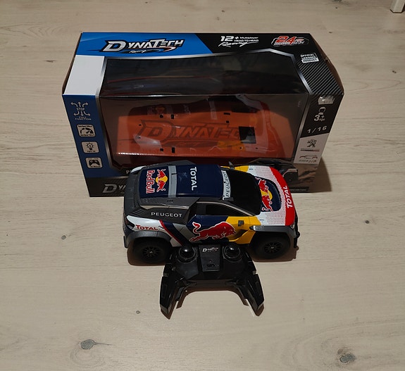 Red Bull radio-ohjattava ralliauto ja ohjain