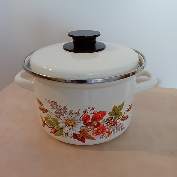 Emalikattila retro