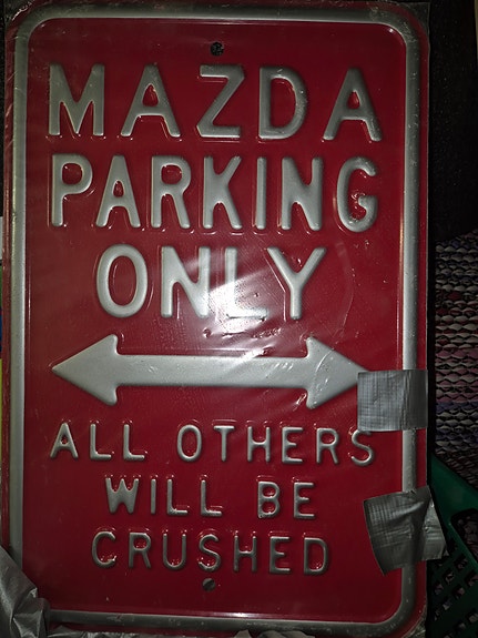 Mazda parking only  parkkikyltti punainen