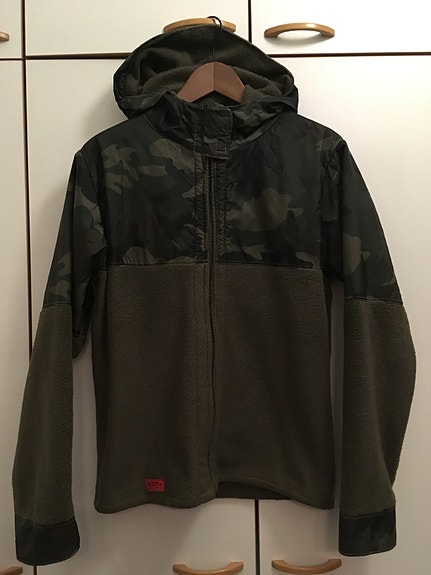 Miesten camo fleece hupullinen takki