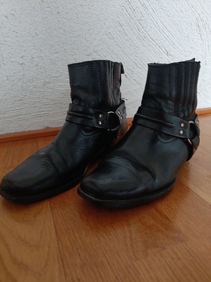 Koko 38, mustat nahkaiset bootsit (Joe Sanchez)