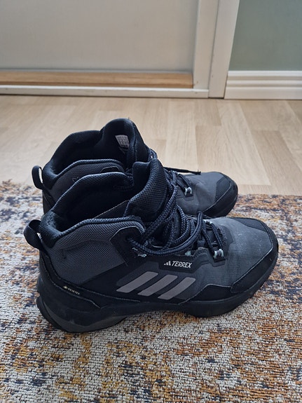 Adidas Terrex retkeilykengät