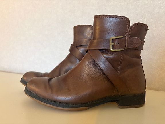 ECCO Gore-tex nahkanilkkurit koko 40
