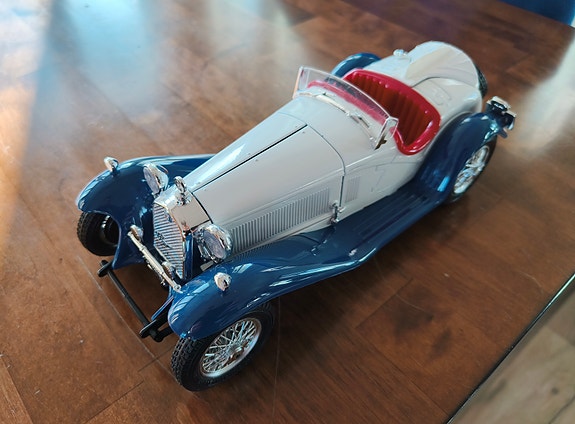 Alfa Romeo 2300 Spider pienoismalli