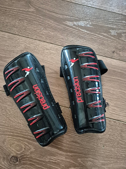 Jalkapallon säärisuojat junnu M