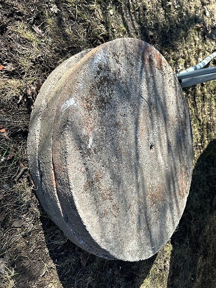 Betoninen kaivon kansi