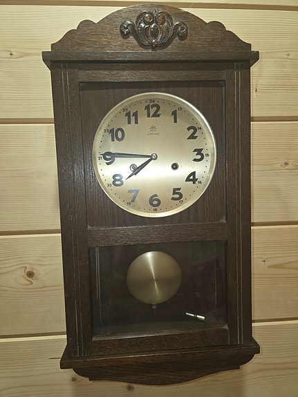 Junghans seinäkello