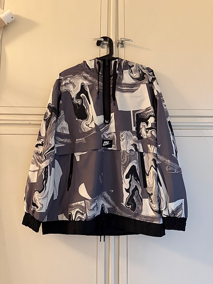 Anorakki, Nike