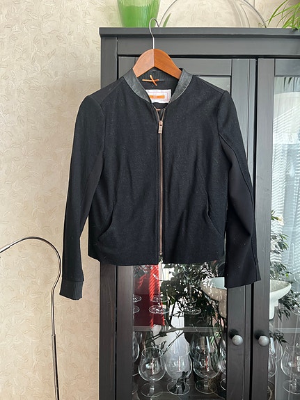 Hugo Boss bomber  S musta viskoosi