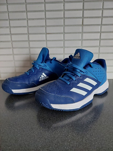 Adidas sisäpelikengät