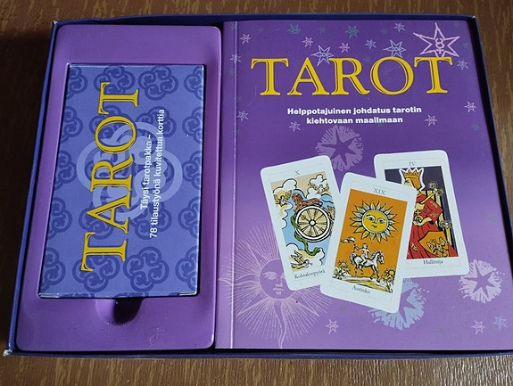 Uudet tarot kortit