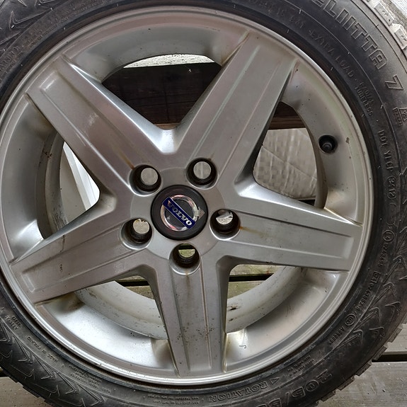 Volvo V60 vanteet talvi renkailla x4