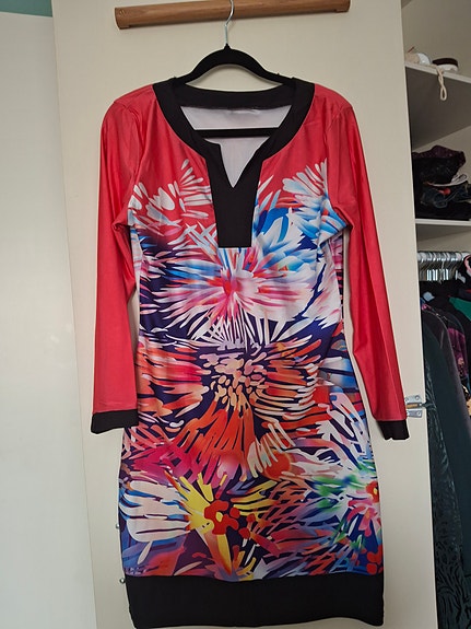 Värikäs mekko