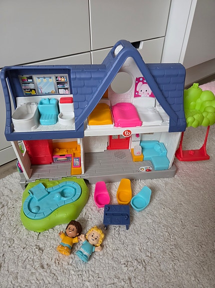 Fisher-Price Little People leikkitalo hahmoilla ja tarvikkeilla