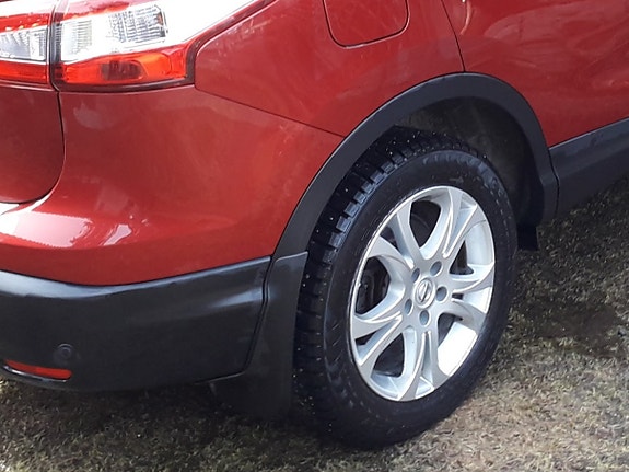Ostaisin Nissan Qashqain renkaat vanteineen