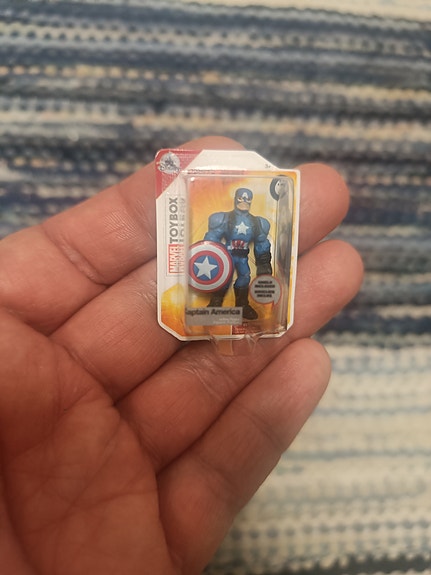 Nukkekotiin Marvel Captain America hahmo