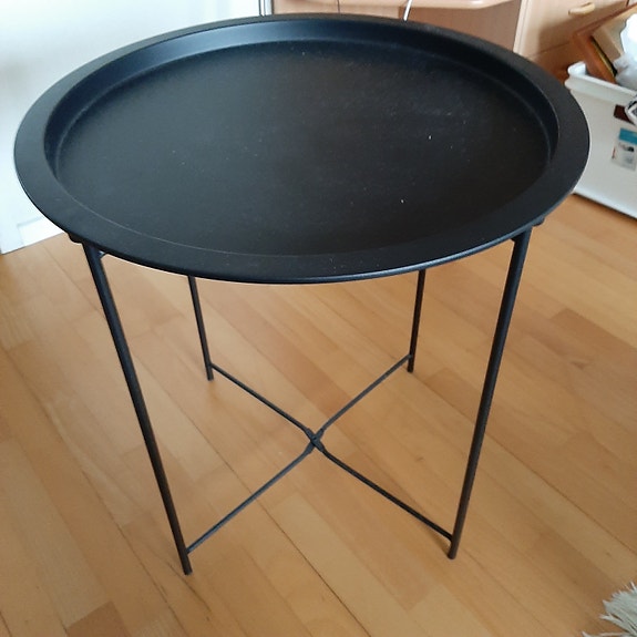 Pieni pöytä