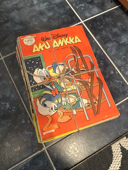 Walt Disney Aku Ankka sarjakuvalehdet nippu vuosi 1984