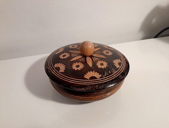 Vintage puinen rasia