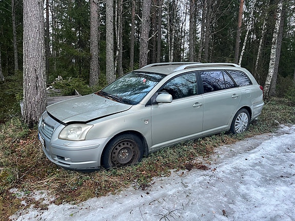 Toyota avensis 2.0 D4d farkku t25