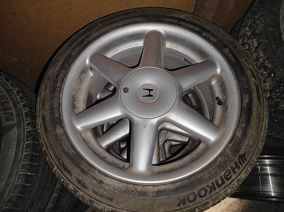 235/45R17 renkaat vanteilla