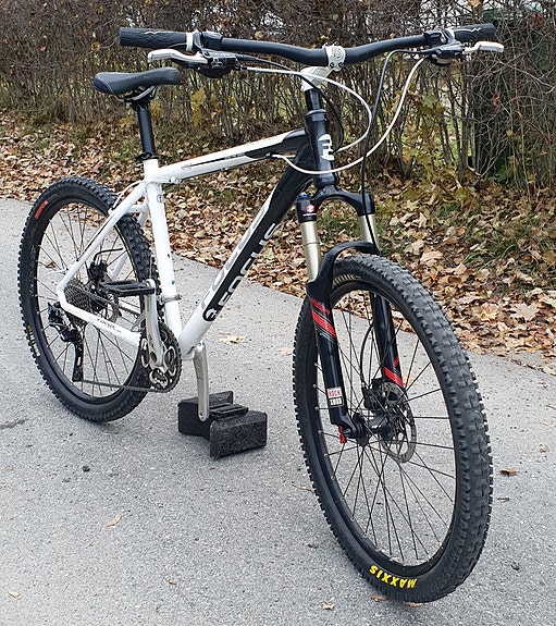 Focus Black Forest Sport Pro Series 26" laatu-osilla kasattu 3 x 10spd maasturi