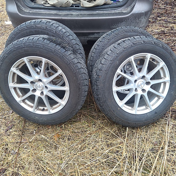 Nissan / Toyota kesärenkaat 225/65 17" 8mm pintaa