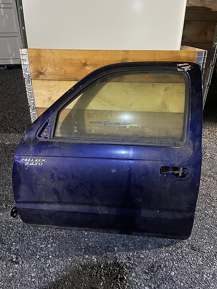 Hilux etuovi