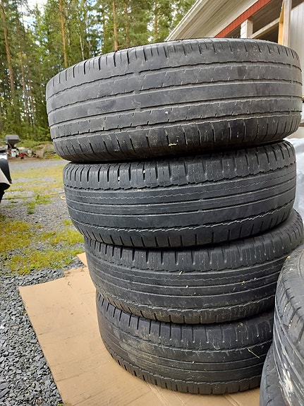 Renkaita ja rengas-sarjoja sekä vanteita