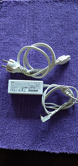 Acer virtalähde