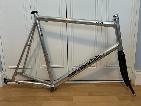 Ostetaan Cannondalen r800 tai r1000 runko/pyörä