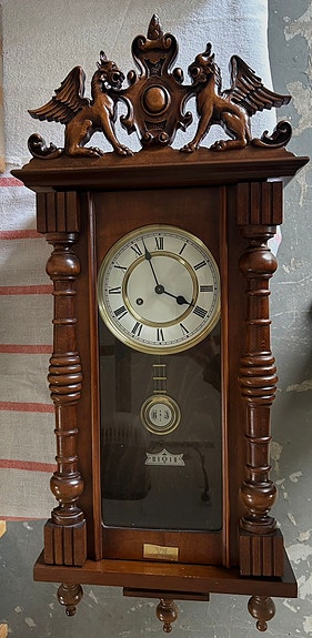 Junghans Seinäkello