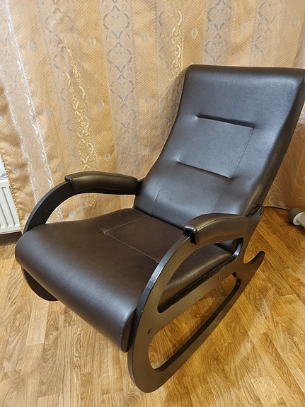 Keinutuoli / nojatuoli hyvässä kunnossa