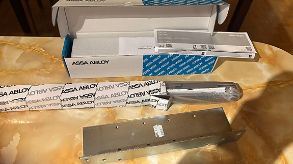 Abloy ovipumppu ja vetolaite