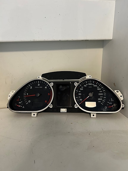 Audi A6 C6 diesel automaatin mittaristo