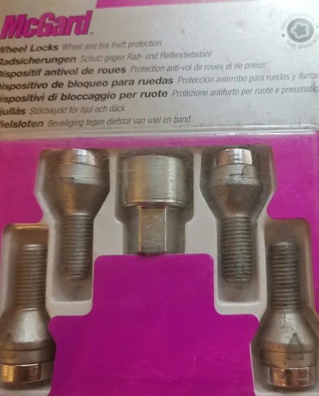 Lukkopultit, uusi sarja 12x1.5 ja 12x1.25., ovh 49eur