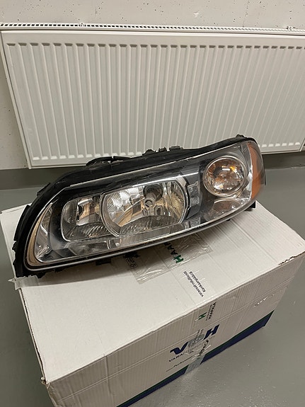 Volvo V70 Xenon umpiot