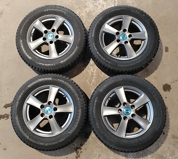 Käytetyt Dezent TX Grap aluvanteet + 195/65R15 95T XL Nokian nastarenkaat