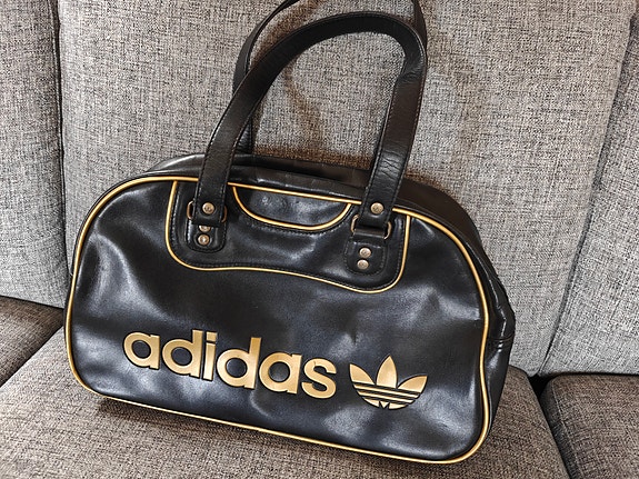 Adidas laukku