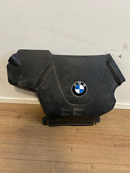 BMW 316i E46 moottorinpäällismuovi